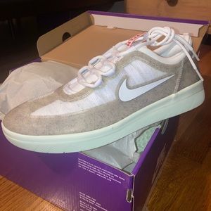 Nyjah Huston skateboarding shoes / lifestyle shoes